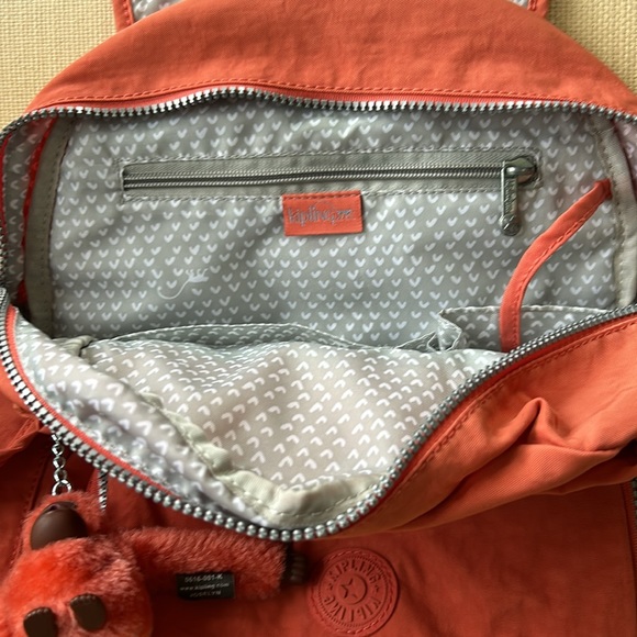Kipling Ravier Backpack great gift idea - furry monkey keychain - Picture 6 of 7